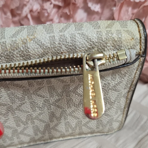 Michael Kors Logo Print Wallet in Cream and Gold - Picture 3 of 9